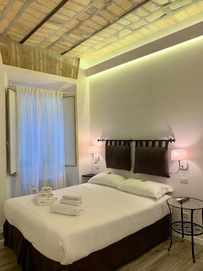 Luxury Rooms Near Colosseum โรม ภายนอก รูปภาพ