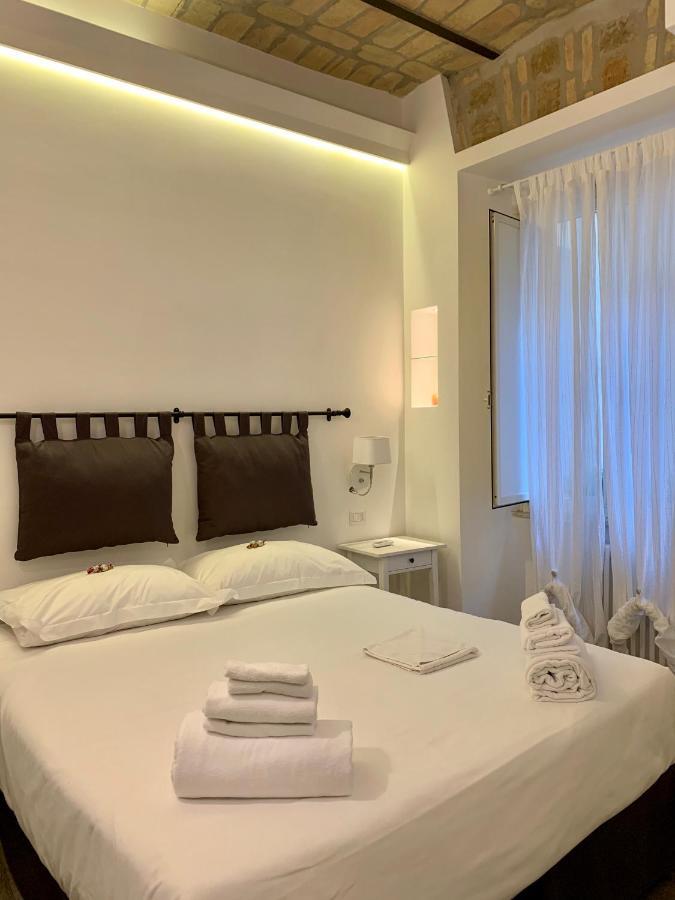 Luxury Rooms Near Colosseum โรม ภายนอก รูปภาพ