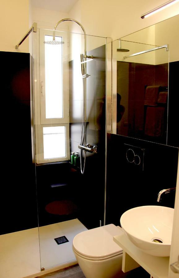 Luxury Rooms Near Colosseum โรม ภายนอก รูปภาพ