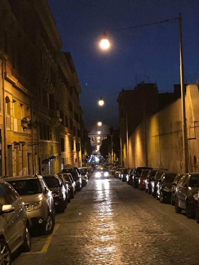 Luxury Rooms Near Colosseum โรม ภายนอก รูปภาพ
